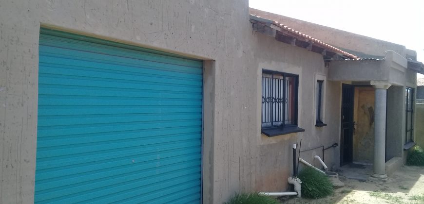 House for sale in Phase 4 Tshepiso